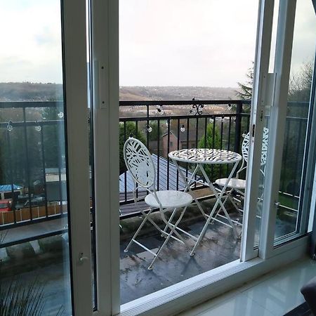 Two-Bedroom Apartment With Scenic Balcony View Shipley  Dış mekan fotoğraf
