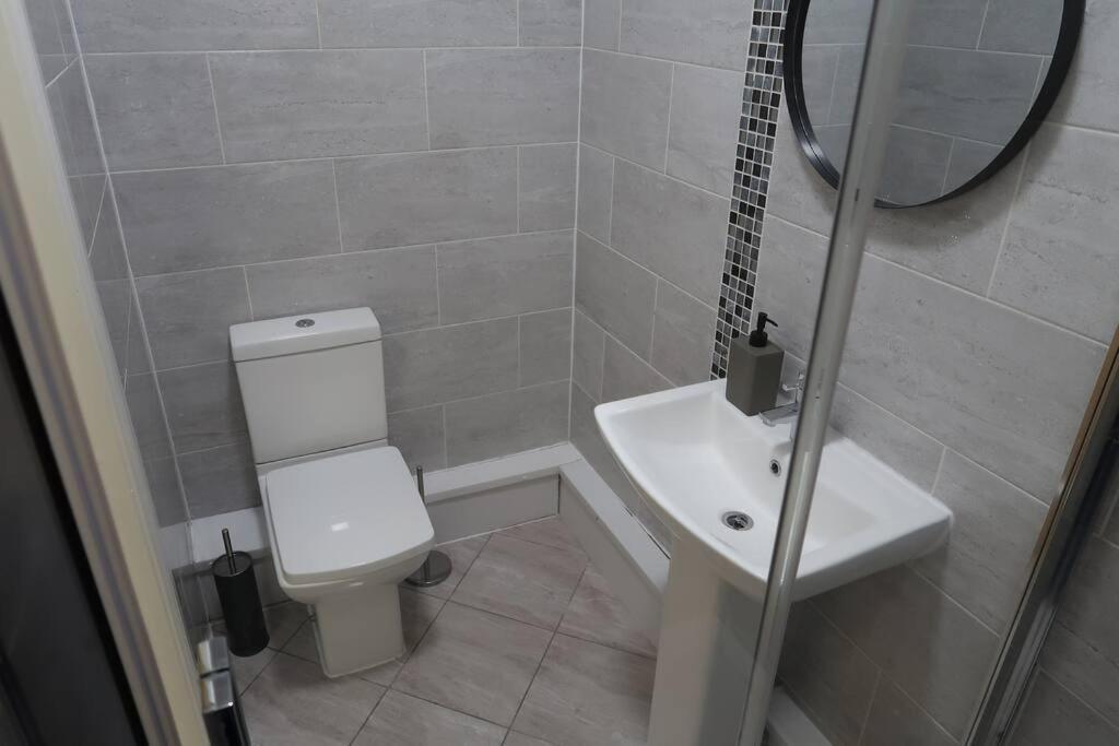 Two-Bedroom Apartment With Scenic Balcony View Shipley  Dış mekan fotoğraf
