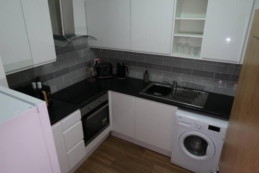 Two-Bedroom Apartment With Scenic Balcony View Shipley  Dış mekan fotoğraf