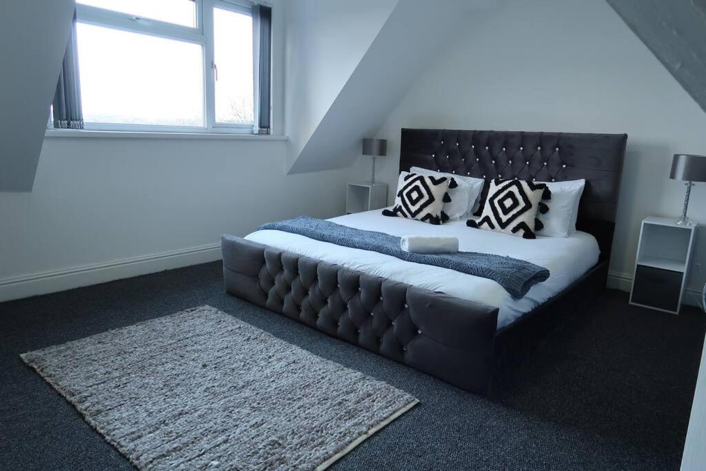 Two-Bedroom Apartment With Scenic Balcony View Shipley  Dış mekan fotoğraf